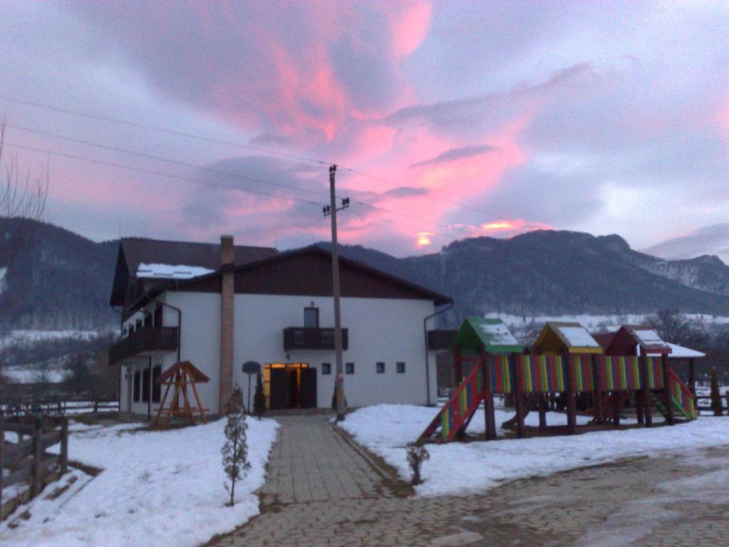 Serena Guesthouse Bran Бран Екстер'єр фото